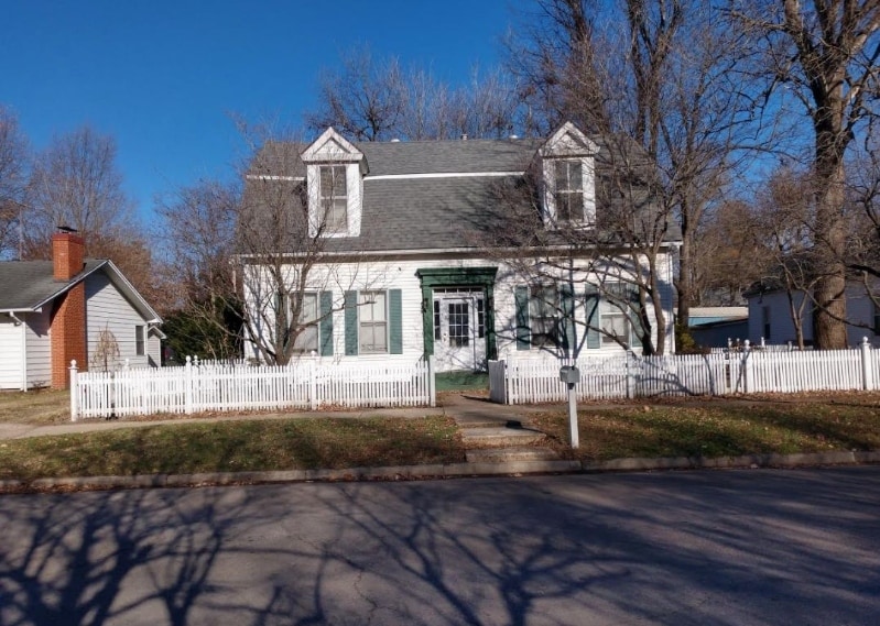 Primary Photo - 306 E Cypress St