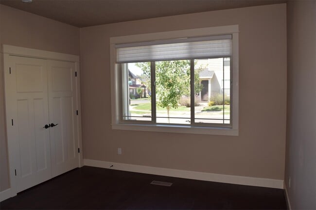 Building Photo - 14632 Catalpa Way
