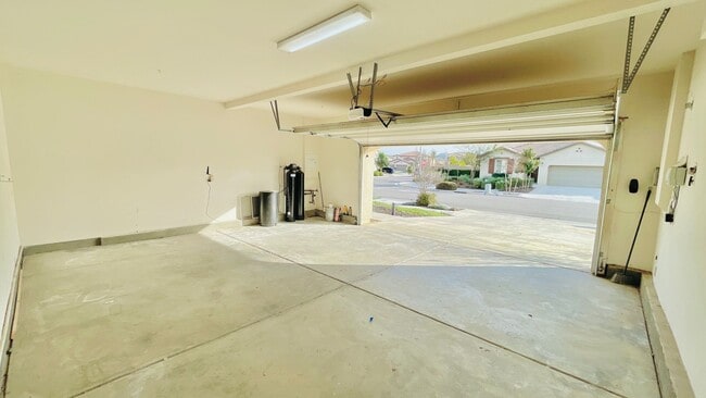 Building Photo - BEAUTIFUL 5BD/3BA-2 Story Home available for rent in Jurupa Valley!