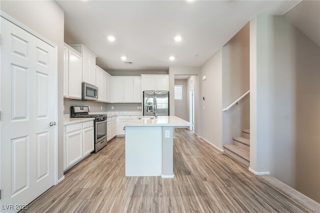 Building Photo - 25 Lomita Heights Dr