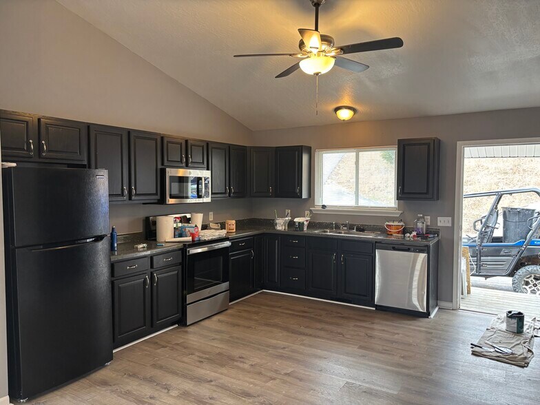 Building Photo - 204 Park Place Dr