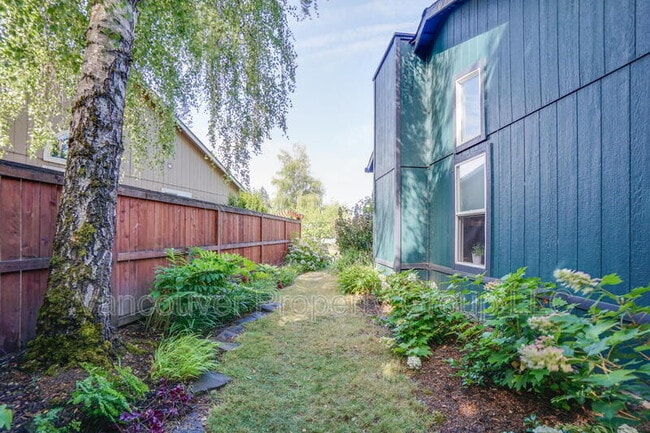 Building Photo - 10519 NE 45th Ave