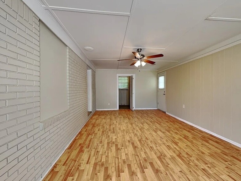 Building Photo - 4556 Wesley Dr
