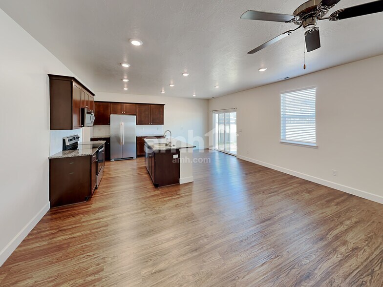 Building Photo - 413 North St