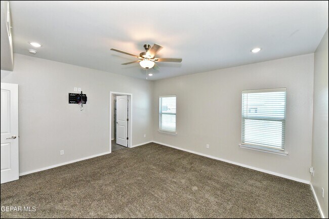 Building Photo - 541 Paseo Modesto Dr