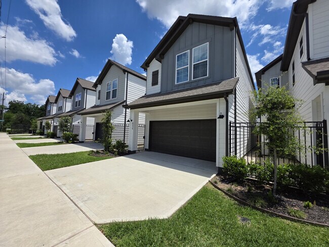 Building Photo - 8326 Curry Rd
