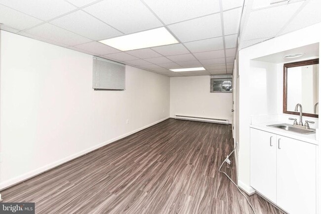 Building Photo - 3318 Mantua Dr