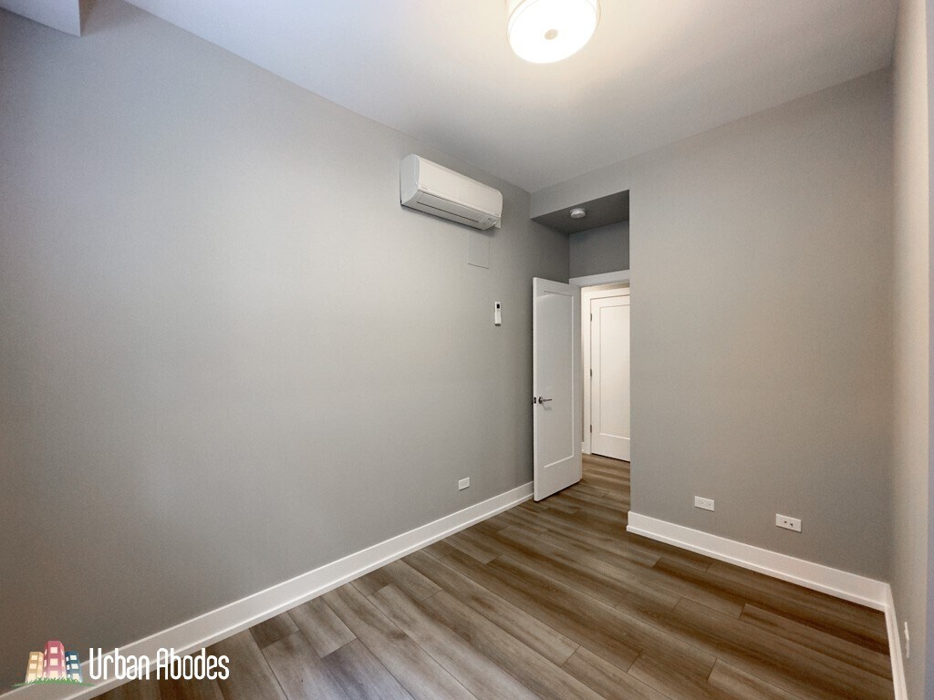 Building Photo - 3941 N Janssen Ave