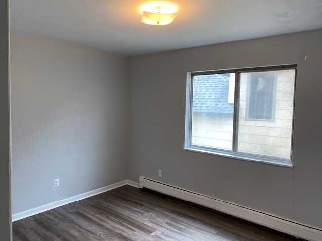 Building Photo - 726-730 Pioneer- 2 BR Apts in the south en...