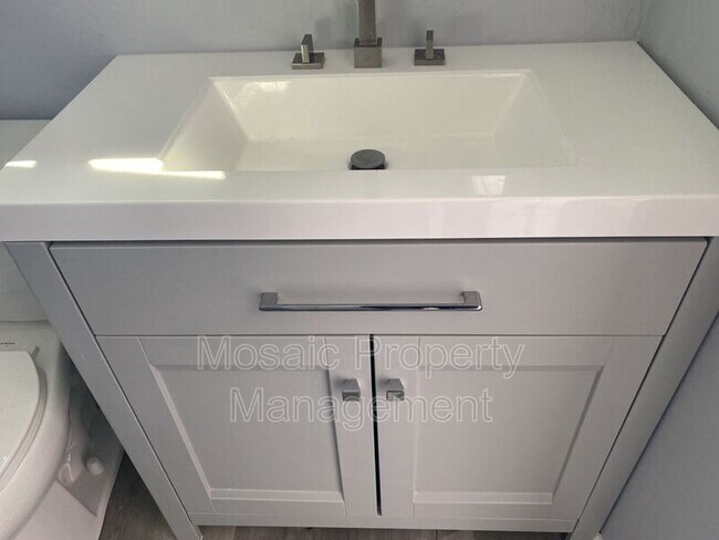 Building Photo - 257 E Oakland St