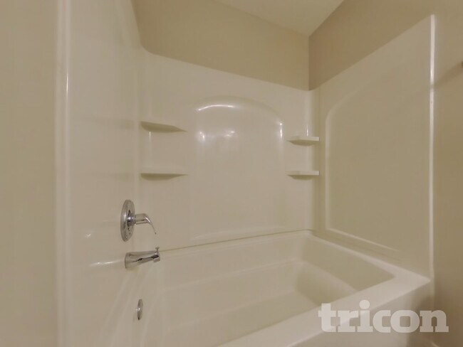 Building Photo - 722 Chestnut Ln