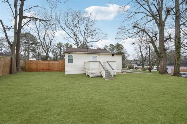 Building Photo - 1288 Almont Dr SW