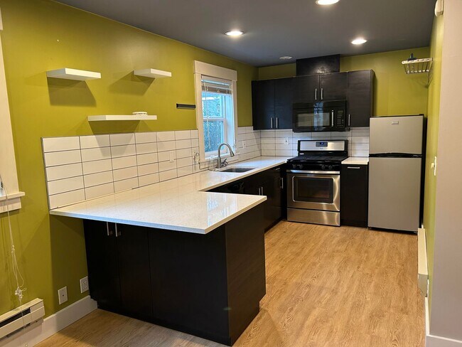 Primary Photo - 2015 Franklin Ave E