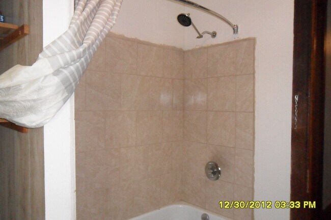 Tiled Shower - 523 E State St