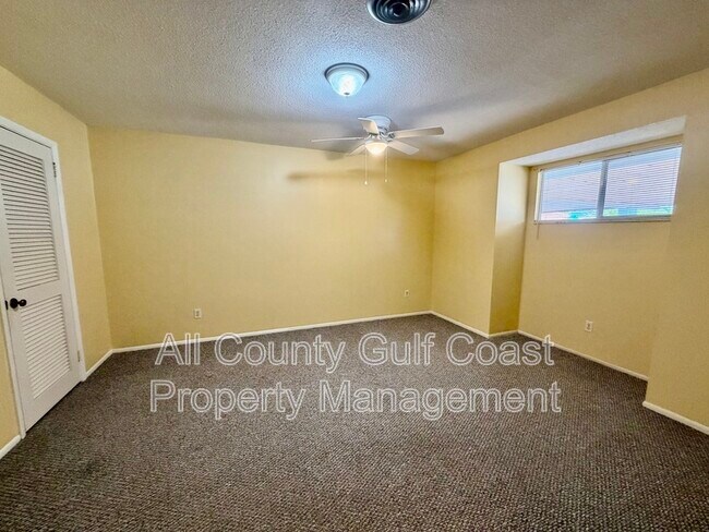 Building Photo - 325 Englewood Isles Pkwy