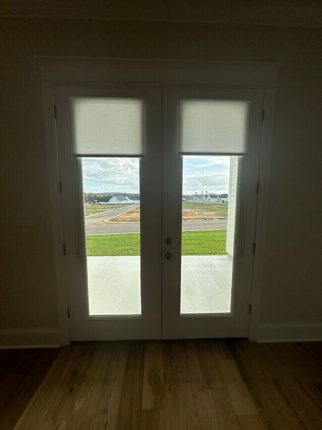 Building Photo - Gorgeous New Contsruction 3 bedroom/2 full...