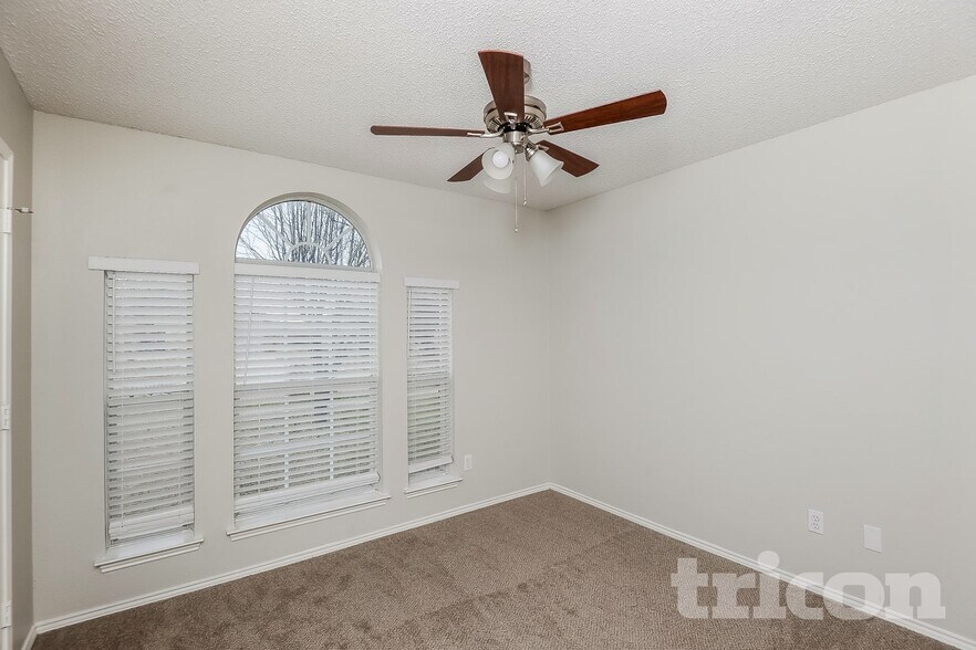 Building Photo - 516 Cambridge Dr