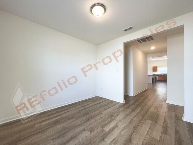 Building Photo - 6117 Oak Psge Dr