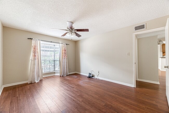 Building Photo - 2121 Hepburn St