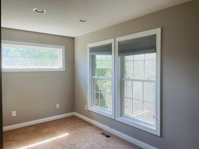 Building Photo - 5670 Honey Locust Dr