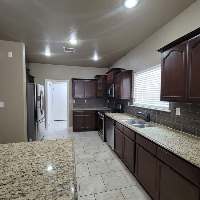 Building Photo - 14513 Meadow Lawn