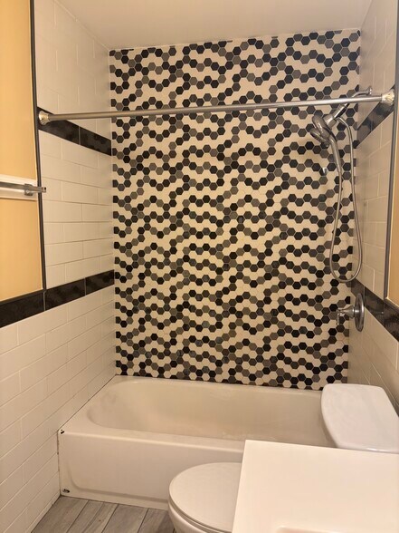 Building Photo - 1741 W 18th Pl