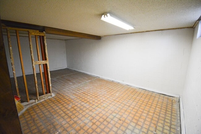 Building Photo - Terrific 3 bedroom home with large fenced yard!