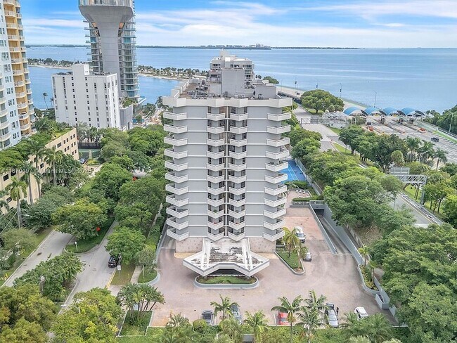 Building Photo - 2501 Brickell Ave