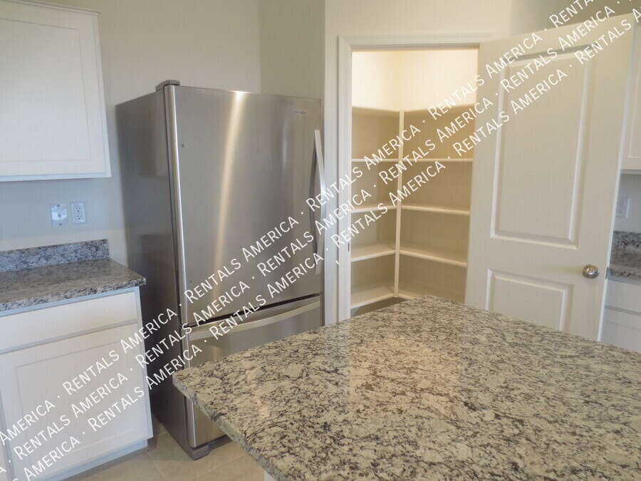 Building Photo - 378 S Borromeo Dr