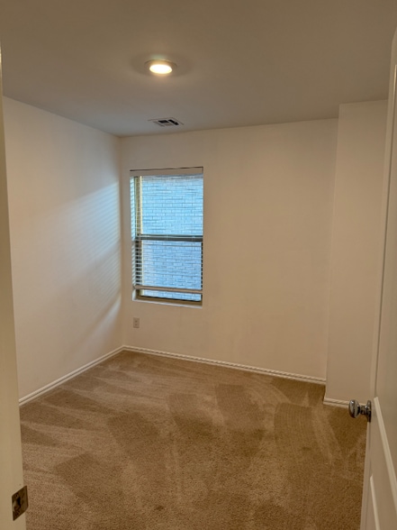 Building Photo - 2208 Wolford Ct