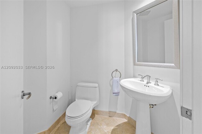 Building Photo - 1331 Brickell Bay Dr