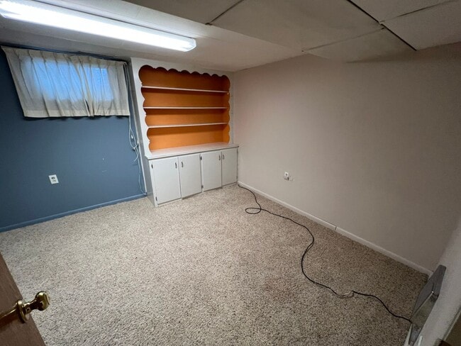 Building Photo - 429 E Pine St