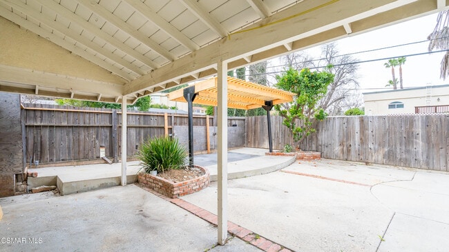 Building Photo - 5901 Hanna Ave