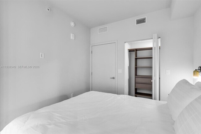 Building Photo - 11 NE 6th St