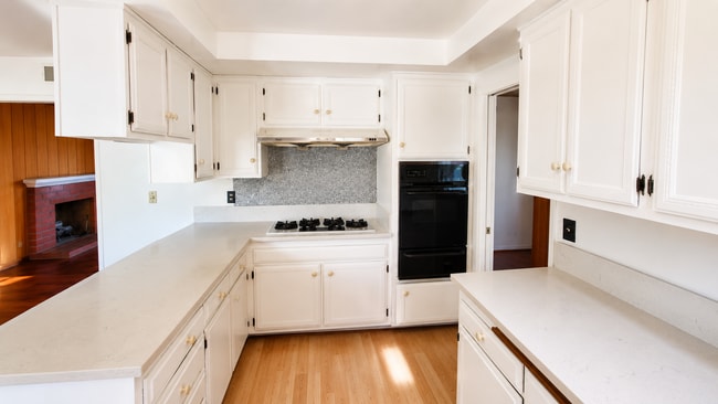 Building Photo - 5333 Parejo Dr