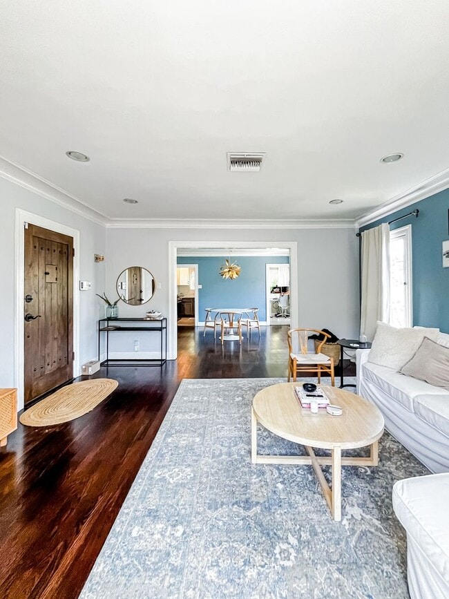 Building Photo - Unfurnished Light Filled Modern Spanish Home in Hollywood Hills