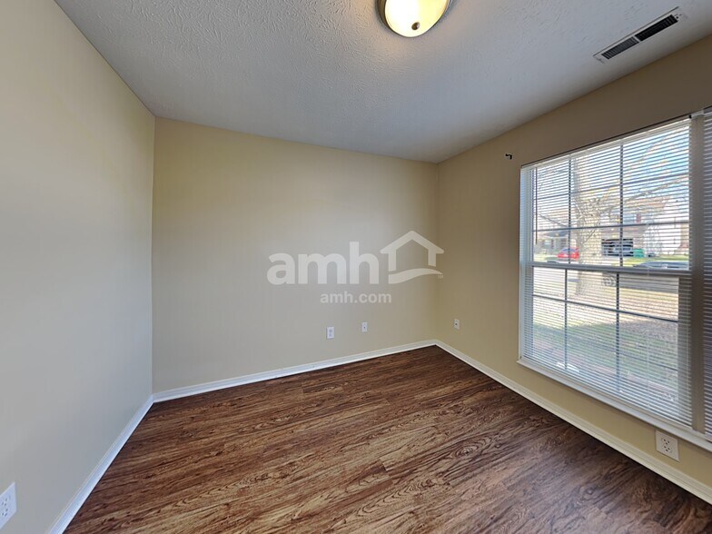 Building Photo - 13850 Bruddy Dr