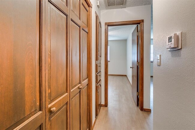 Building Photo - 1204 N Crawford Ave