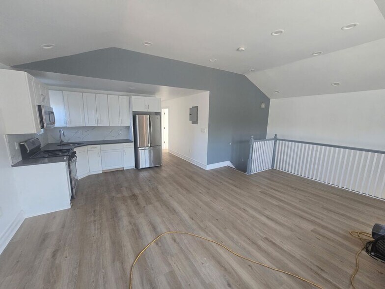 Building Photo - 1754 Hammersley Ave