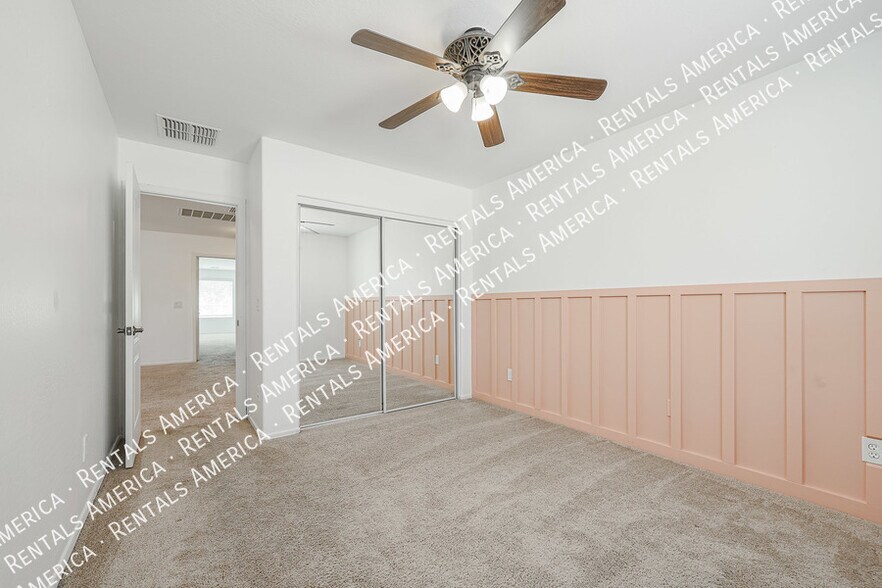 Building Photo - 2087 S Avocet St
