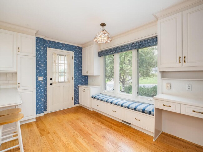 Building Photo - 6625 W Shore Dr