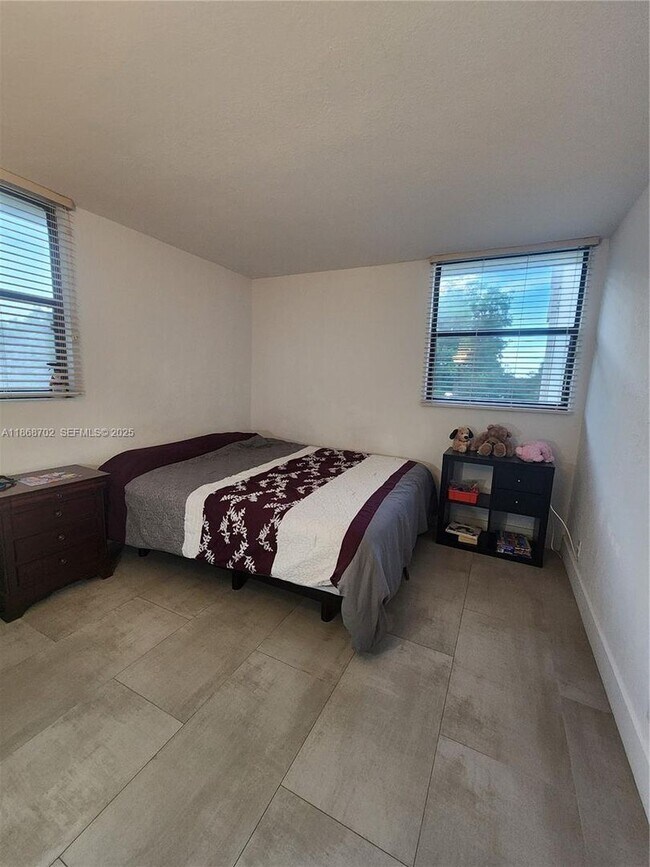 Building Photo - 8419 Forest Hills Dr