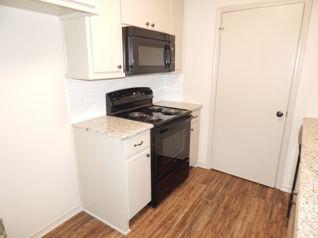 Building Photo - Whitehouse ISD - Beautiful 3 Bedroom, 2 Ba...
