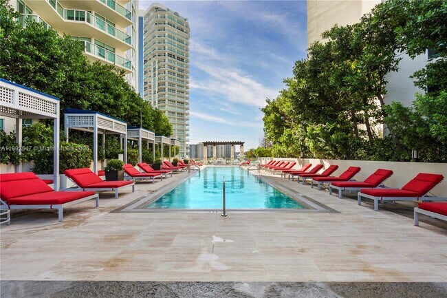 Building Photo - 200 Sunny Isles Blvd