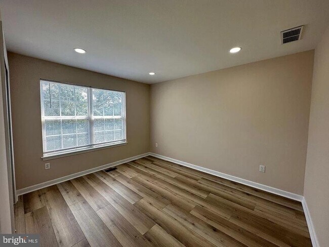 Building Photo - 4624 Old Oak Rd