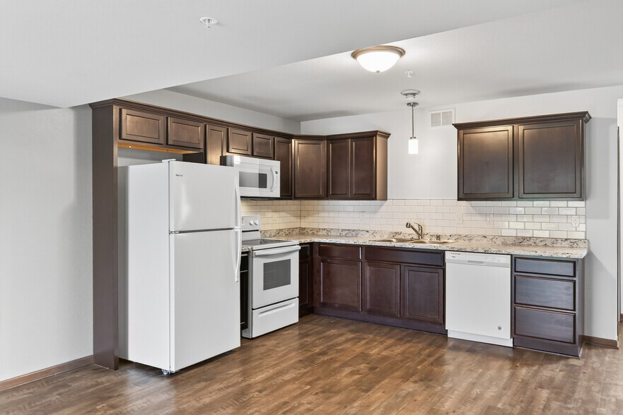 Building Photo - Pineview Townhomes