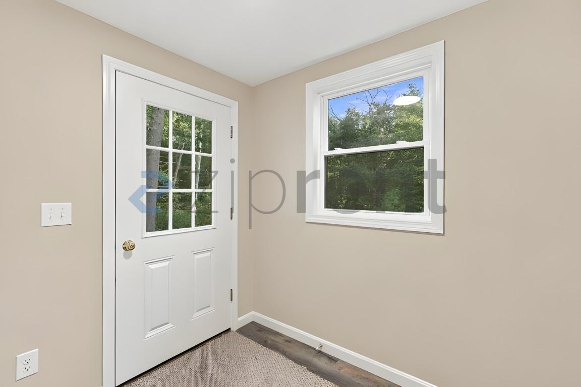 Building Photo - Unit