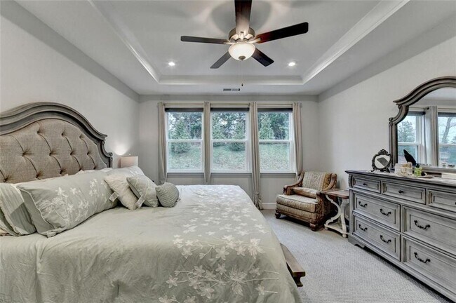 Building Photo - 811 Pineberry Ct