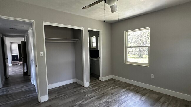 Building Photo - 1637 Normandy Way