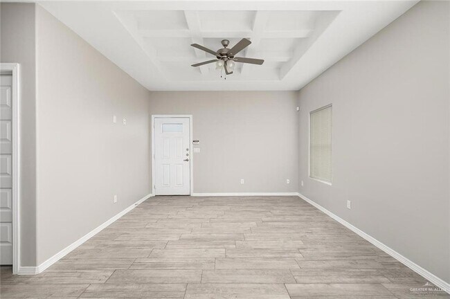 Building Photo - 304 S Retama Ln